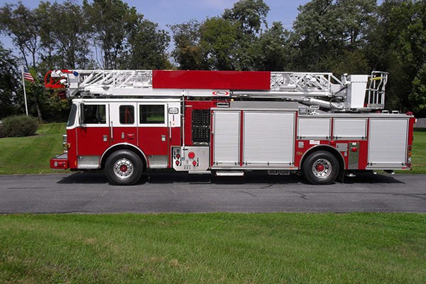 Pierce Arrow XT heavy duty aerial ladder fire truck - new aerial ladder fire truck sales in PA - driver side