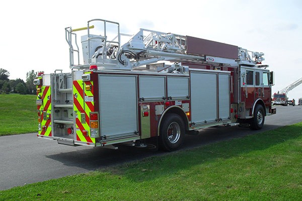 Pierce Arrow XT heavy duty aerial ladder fire truck - new aerial ladder fire truck sales in PA - passenger rear