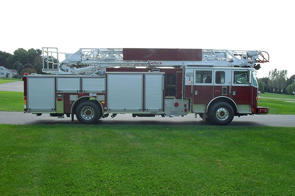 Pierce Arrow XT heavy duty aerial ladder fire truck - new aerial ladder fire truck sales in PA - passenger side