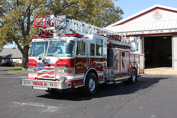 Pierce Arrow XT PUC Heavy Duty Aerial Ladder - Bareville Fire Company - Driver Side View