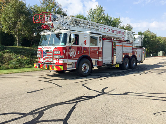 Pierce Arrow XT - 105' Heavy Duty Steel Aerial Ladder Fire Truck - Driver Front