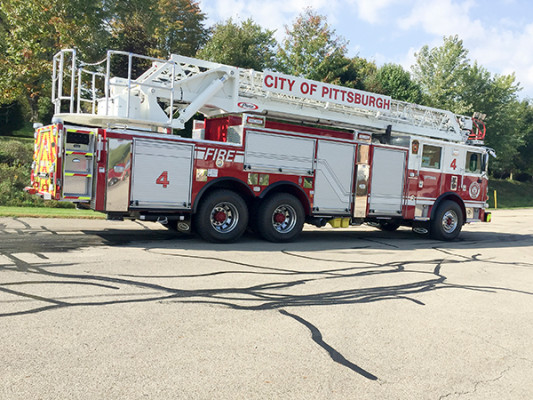 Pierce Arrow XT - 105' Heavy Duty Steel Aerial Ladder Fire Truck - Passenger Rear