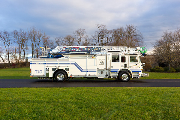 Pierce Arrow XT - 75' Aerial Ladder - Fire Truck 10 - Passenger Side