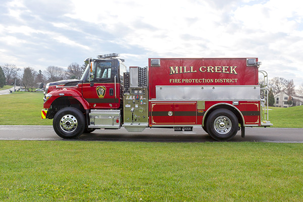 Mill Creek VFC - Pierce International Fire Truck Tanker - Driver Side