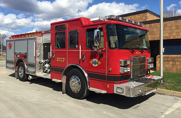 New Castle FD - Pierce Saber FR pumper - fire engine - passenger front