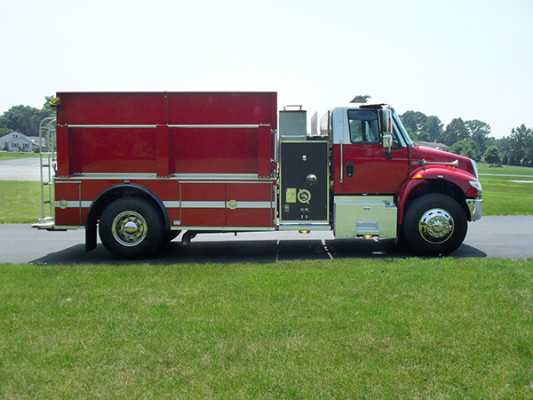 Fire Truck - 2011 Pierce International Dry Side Tanker - passenger side