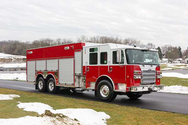 2016 Pierce Enforcer PUC Pumper Tanker - Fire Engine - passenger front