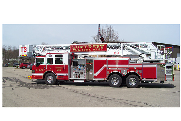 29146 Pierce Velocity 100' aerial platform - fire truck - driver side