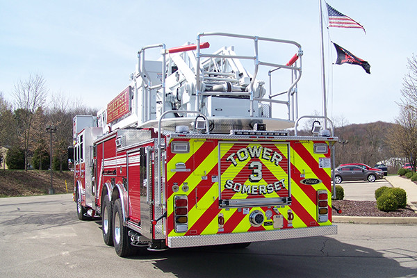 29146 Pierce Velocity 100' aerial platform - fire truck - rear