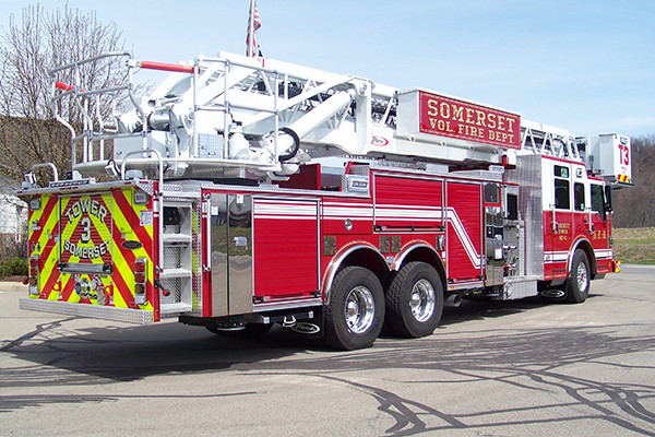 29146 Pierce Velocity 100' aerial platform - fire truck - passenger rear