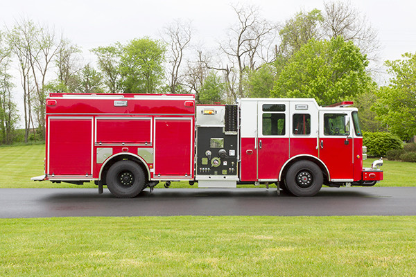 Pierce Saber FR pumper - fire engine - passenger side