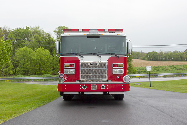 Pierce Saber FR pumper - fire engine - front