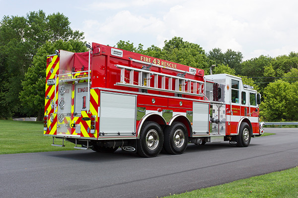 2016 Pierce Arrow XT - tanker pumper fire engine - passenger rear