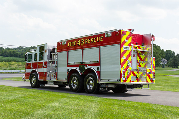 2016 Pierce Arrow XT - tanker pumper fire engine - driver rear