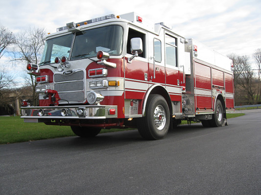 2009 Pierce Arrow XT - PUC rescue pumper fire engine - driver front