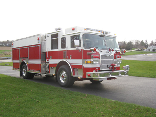 2009 Pierce Arrow XT - PUC rescue pumper fire engine - passenger front