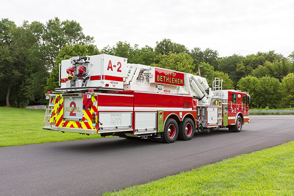 2016 Pierce Velocity mid-mount - 95' aerial platform fire truck - passenger rear