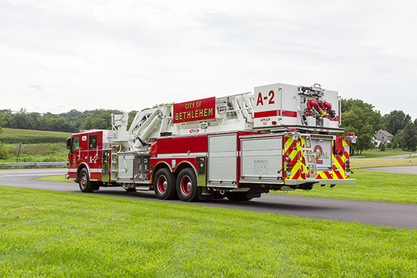 2016 Pierce Velocity mid-mount - 95' aerial platform fire truck - driver rear