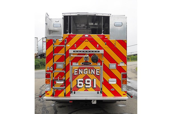 rear view 2016 Pierce Quantum PUC pumper