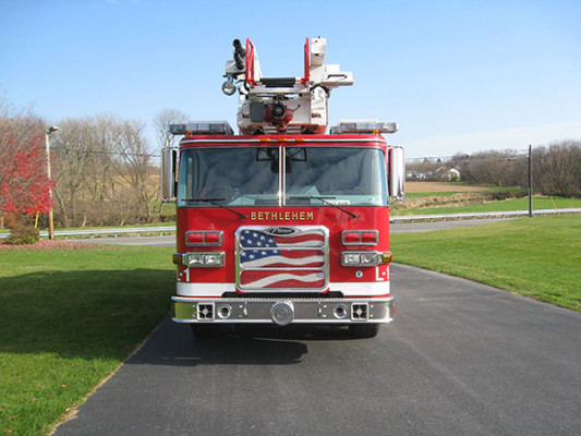 2009 Pierce Arrow XT - new aerial ladder truck - front