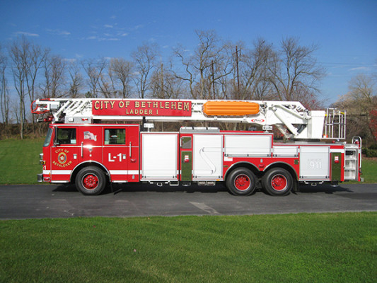 2009 Pierce Arrow XT - new aerial ladder truck - driver side