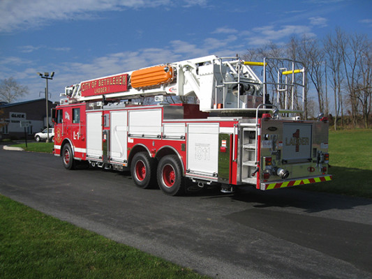 2009 Pierce Arrow XT - new aerial ladder truck - driver rear