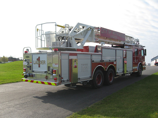 2009 Pierce Arrow XT - new aerial ladder truck - passenger rear