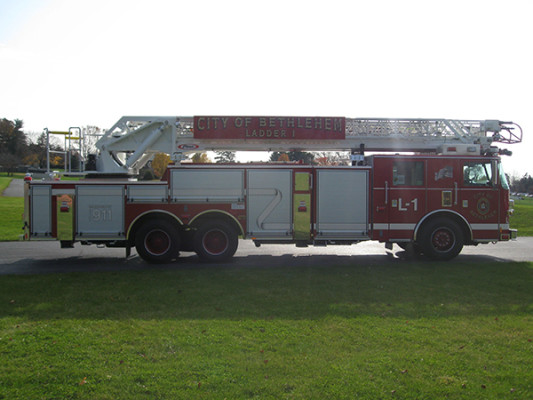 2009 Pierce Arrow XT - new aerial ladder truck - passenger side