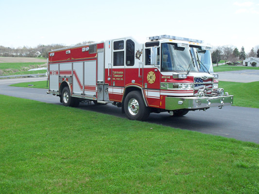 2010 Pierce Quantum PUC pumper - custom fire engine - front passenger