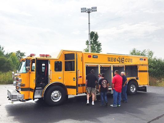 new rescue fire truck - non-walk-in fire rescue - 2016 Pierce Arrow XT - light tower extended