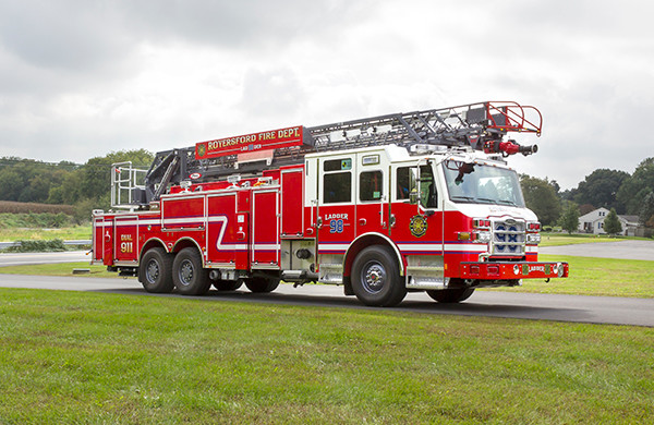 new 105' heavy duty aerial ladder fire truck - 2016 Pierce Velocity PUC - passenger front