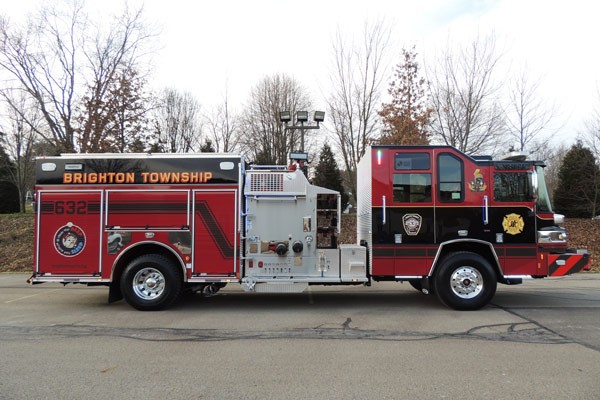 2017 Pierce Quantum pumper - fire engine sales and service - passenger side