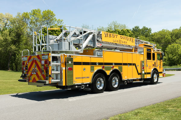 FDNY LADDER 68 2013 PIERCE ARROW XT 105' REAR-MOUNT