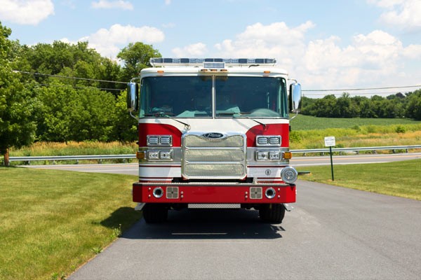 front view of Pierce Arrow XT pumper