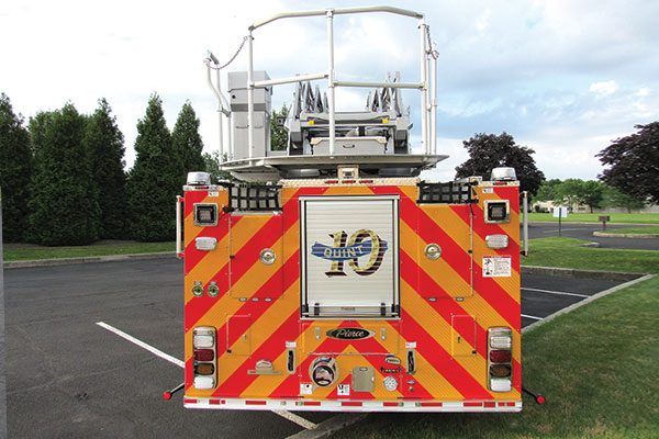 UPPER MORELAND FIRE DEPT Pierce® Enforcer™ PUC 107’ Ascendant Quint Ladder