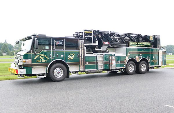 100’ ASCENDANT® MID MOUNT HEAVY-DUTY AERIAL PLATFORM